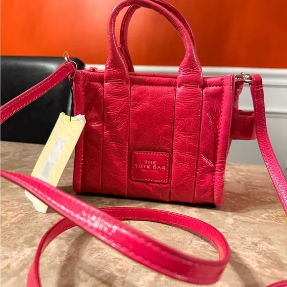 Marc Jacobs
The Shiny Crinkle Crossbody Tote bag - Picture 4 of 9